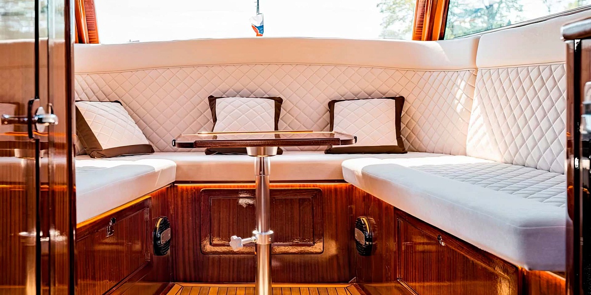 Аренда катера премиум класса Консулв Санкт-Петербурге